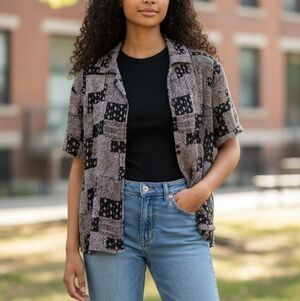 Notations Black and White Short-Sleeve Button Front Top